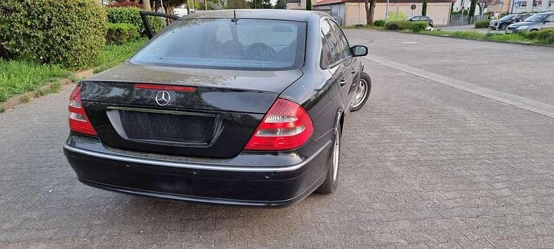 Gebraucht Mercedes E320 Avantgarde 204 PS (150 kW) 2004 Limousine