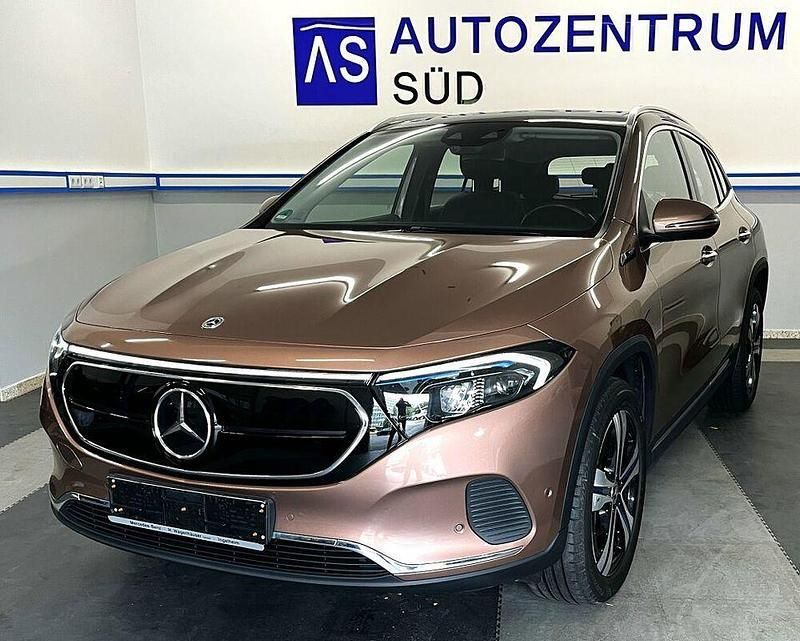 Braun Gebraucht 2022 Mercedes EQA250 SUV | 28.900 € (Guter Preis) - Bild 1/4