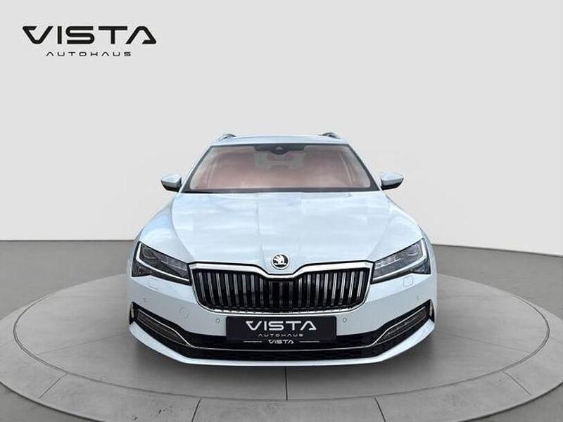 Gebraucht Skoda Superb Style 200 PS (147 kW) 2022 Moonweiss metallic Kombi
