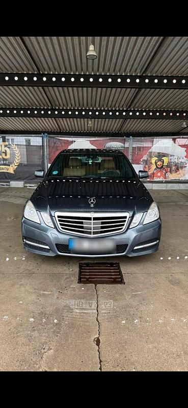 Andere farben Gebraucht 2010 Mercedes E350 Avantgarde Limousine | 6.500 € (Superpreis) - Bild 1/4