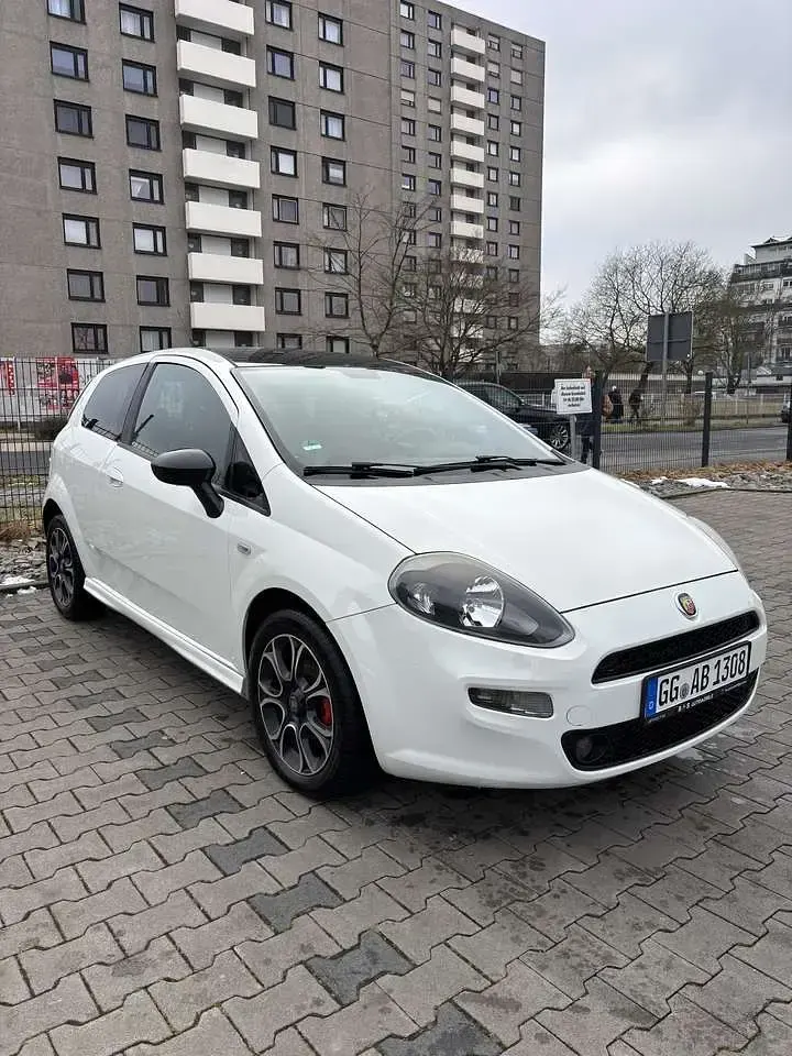 Gebraucht Fiat Punto Evo S 105 PS (77 kW) 2014 Weiß Kleinwagen