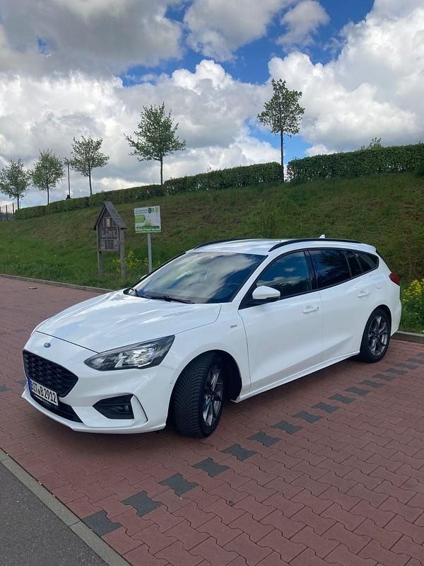 Weiß Gebraucht 2020 Ford Focus ST-Line Kombi | 13.500 € (Guter Preis) - Bild 1/4