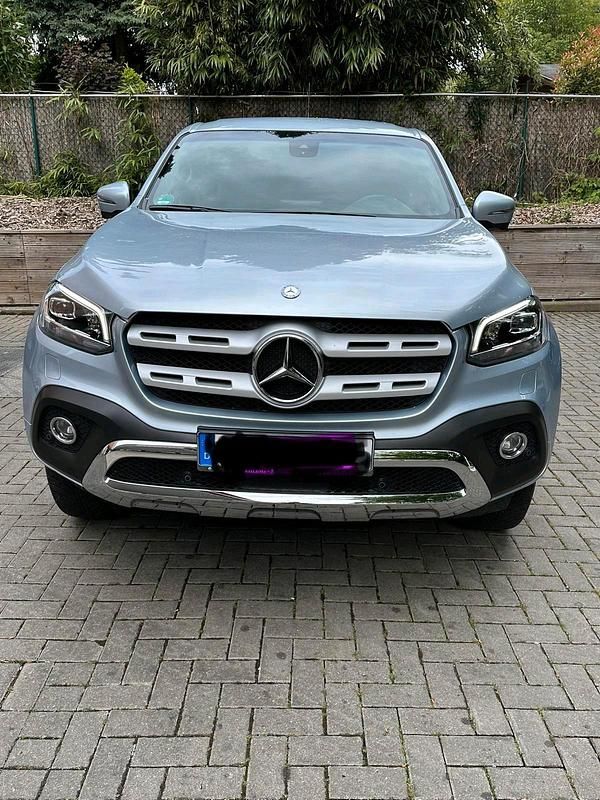 Grau Gebraucht 2019 Mercedes X250 Abholung | 19.900 € (Superpreis) - Bild 1/4