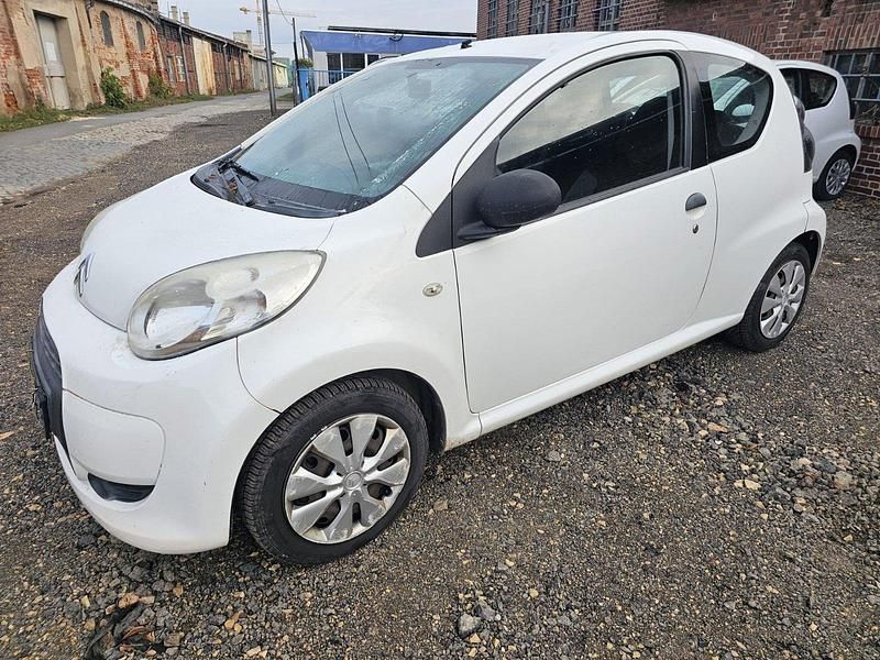 Weiß Gebraucht 2010 Citroën C1 Kleinwagen | 1.650 € (Guter Preis) - Bild 1/4