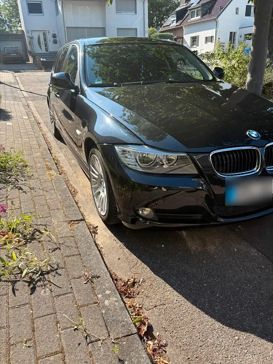 Gebraucht BMW 320 170 PS (125 kW) 2011 Schwarz Kombi