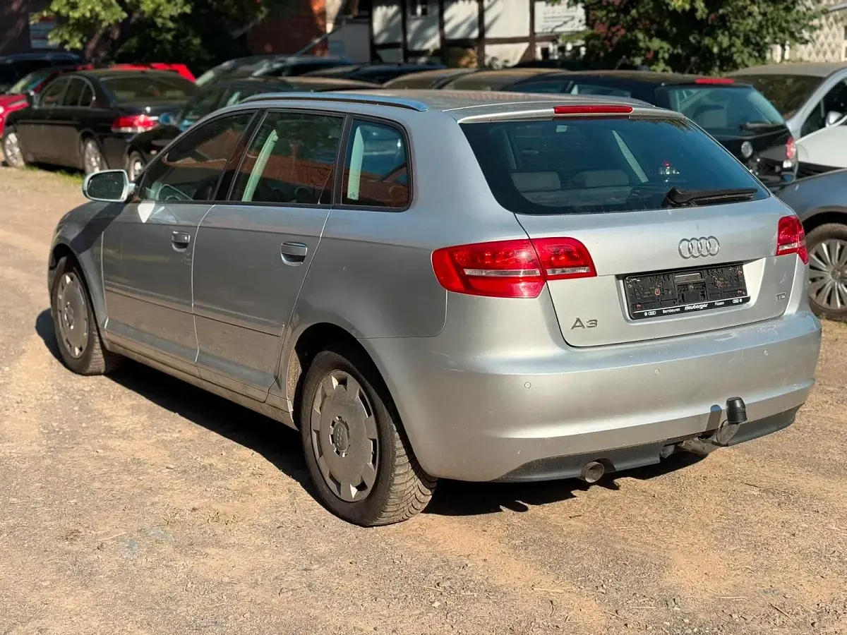 Gebraucht Audi A3 105 PS (77 kW) 2011 Silber Kleinwagen