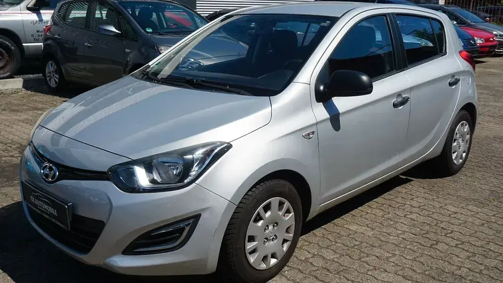 Gebraucht Hyundai i20 Edition 86 PS (63 kW) 2014 Silber Kleinwagen