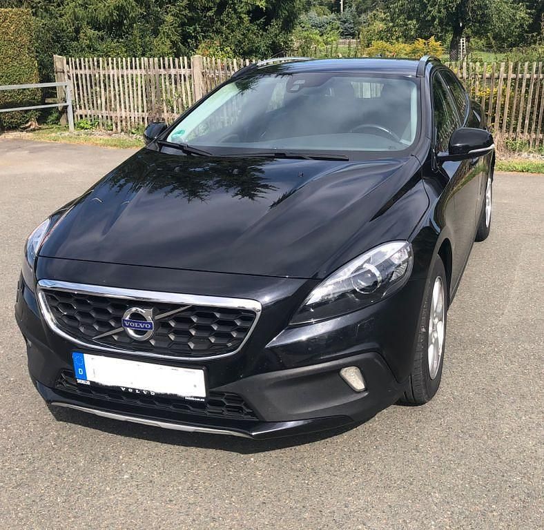 Schwarz Gebraucht 2014 Volvo V40 CC You! Kombi | 9.000 € (Guter Preis) - Bild 1/4
