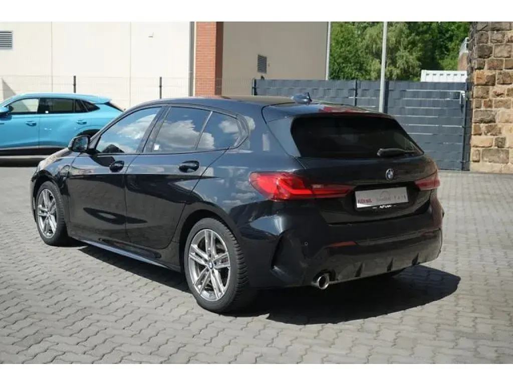 Gebraucht BMW 118 M Sport 140 PS (102 kW) 2020 Black sapphire metallic (metallic) Limousine
