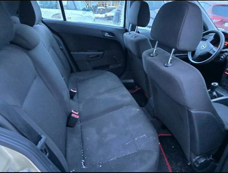 Gebraucht Opel Astra Basis 90 PS (66 kW) 2004 Gold Kleinwagen