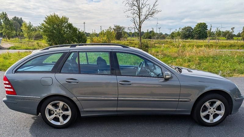 Grau Gebraucht 2007 Mercedes C200 Kombi | 7.990 € (Teuer) - Bild 1/4