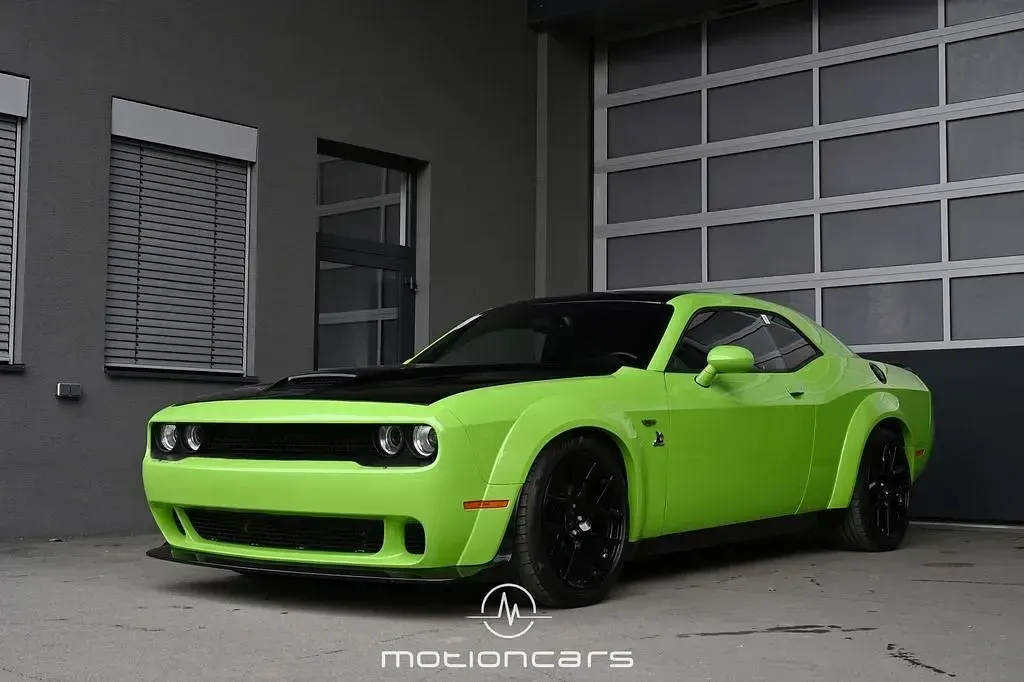 Używany Dodge Challenger 492 KM (361 kW) 2015 Zielony Coupe