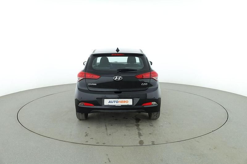 Gebraucht Hyundai i20 YES! 101 PS (74 kW) 2015 Schwarz Limousine
