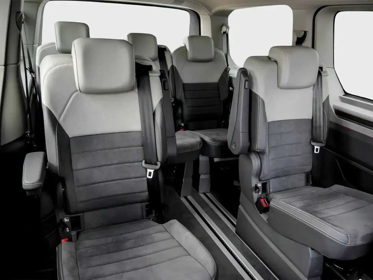 Gebraucht VW Multivan Style 150 PS (110 kW) 2025 Schwarz Van / Kleinbus
