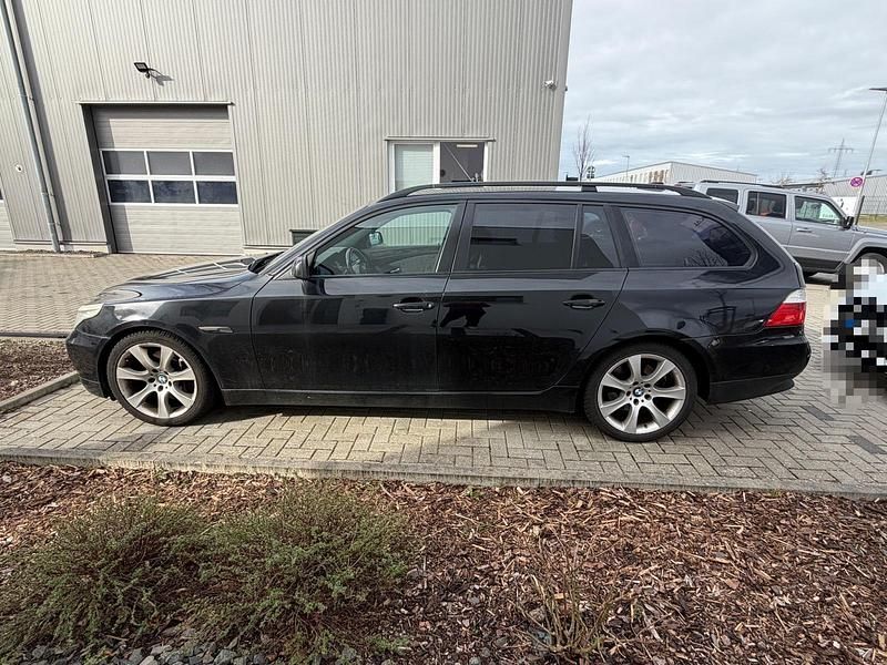 Gebraucht BMW 530 235 PS (172 kW) 2009 Schwarz Kombi