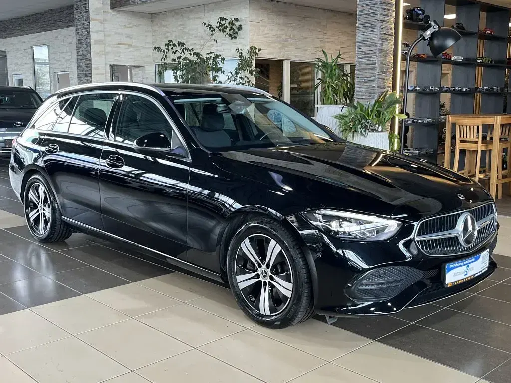 Gebraucht Mercedes 200 Avantgarde 163 PS (119 kW) 2023 Schwarz schwarz  unilack Kombi
