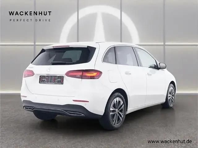 Gebraucht Mercedes B250e Advanced 218 PS (160 kW) 2024 Weiss Van / Kleinbus