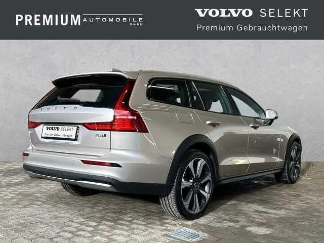 Gebraucht Volvo V60 CC 145 PS (106 kW) 2023 Kombi