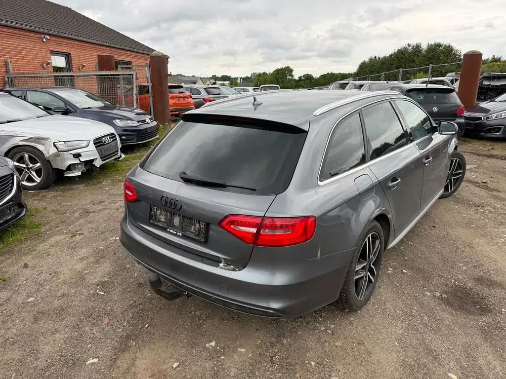 Gebraucht Audi A4 Attraction 150 PS (110 kW) 2015 Grau Kombi