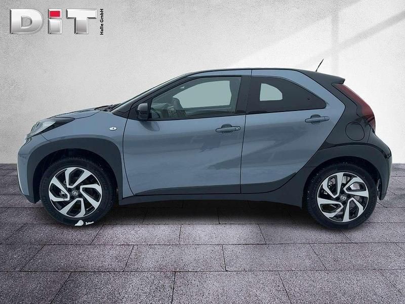 Neu Toyota Aygo Business Edition 72 PS (52 kW) 2025 Celestite grey metallic Kleinwagen