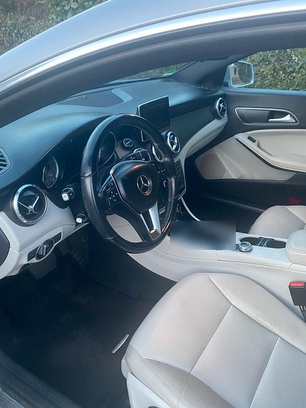 Gebraucht Mercedes CLA180 120 PS (88 kW) 2014 Silber Limousine