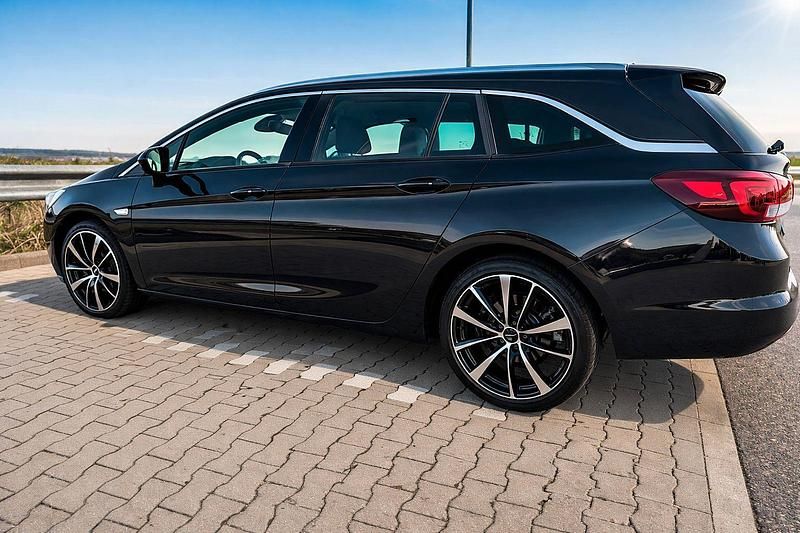 Gebraucht Opel Astra Ultimate 136 PS (100 kW) 2018 Schwarz Kombi