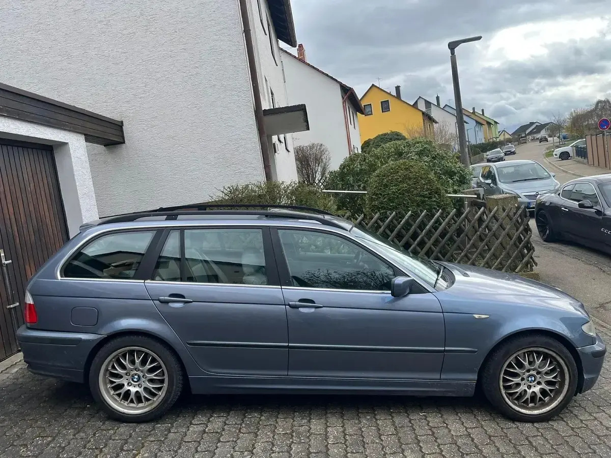 Gebraucht BMW 330 231 PS (169 kW) 2004 Blau Kombi