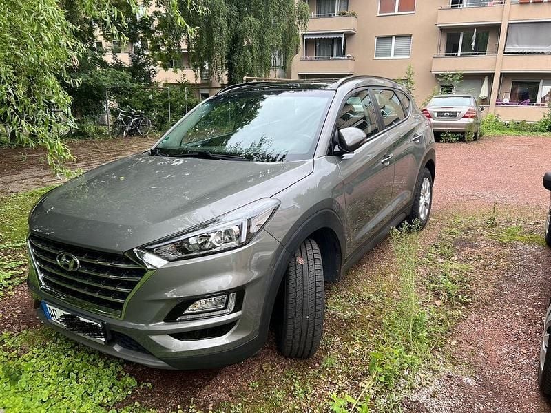 Grau Gebraucht 2019 Hyundai Tucson Advantage SUV | 18.000 € (Guter Preis) - Bild 1/4
