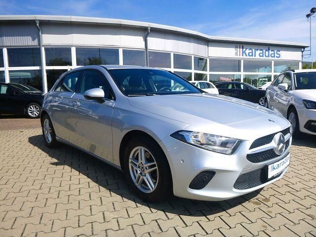 Gebraucht Mercedes A180 136 PS (100 kW) 2019 Silber Limousine
