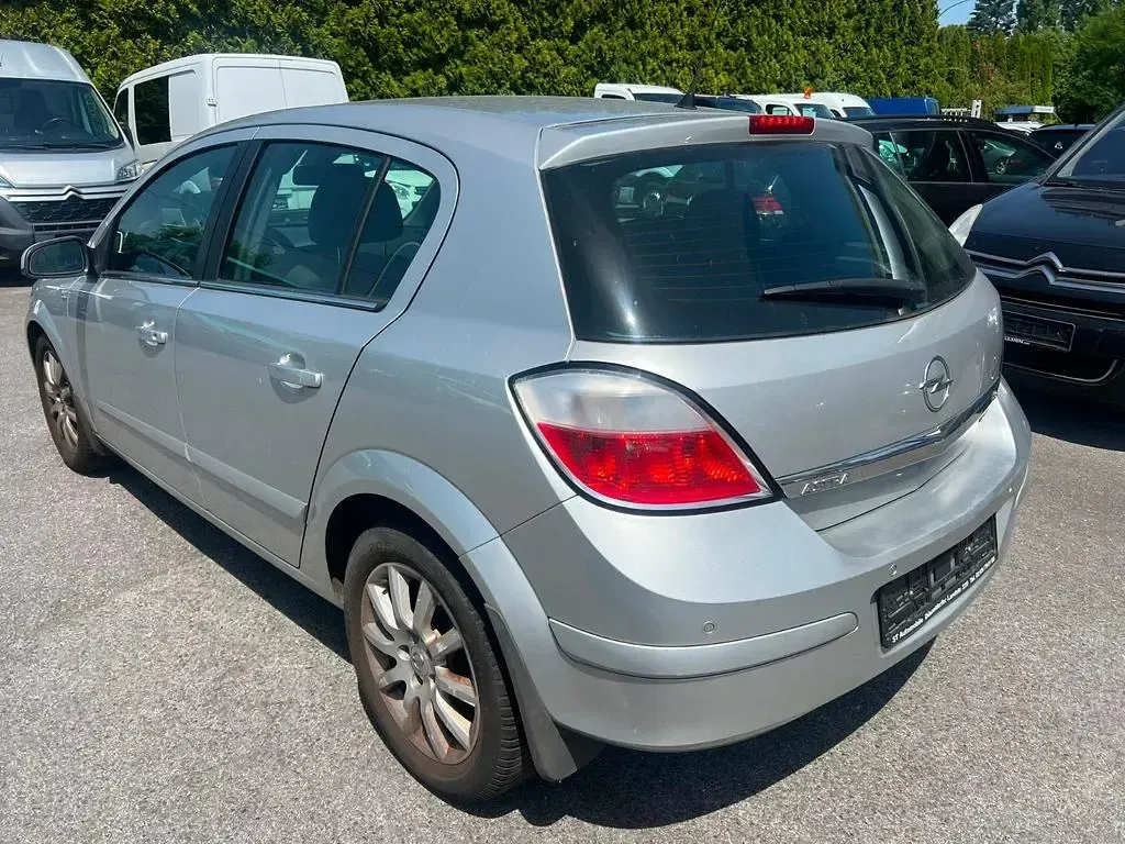 Gebraucht Opel Astra 125 PS (91 kW) 2004 Silber Limousine
