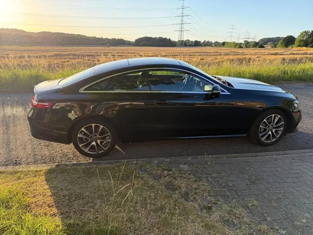 Gebraucht Mercedes E350 299 PS (219 kW) 2019 Grün Coupé