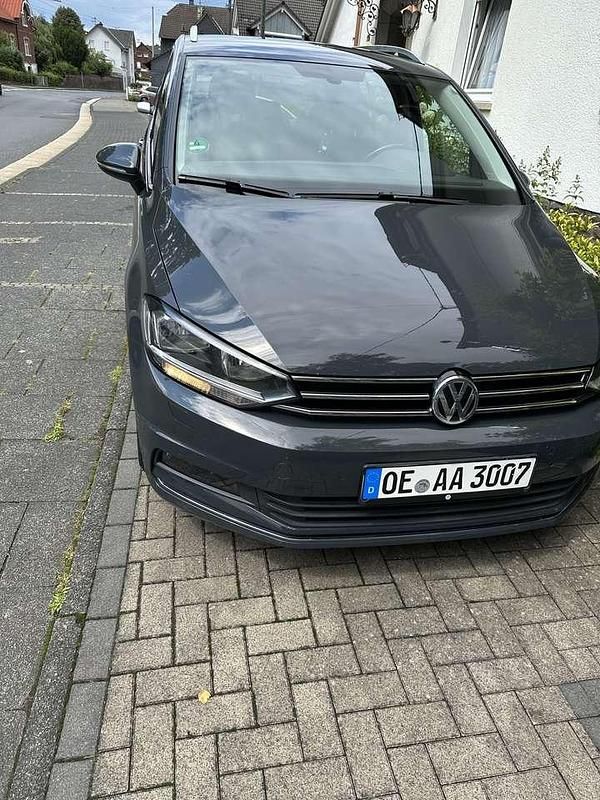 Grau Gebraucht 2017 VW Touran Sound Van / Kleinbus | 14.990 € (Fairer Preis) - Bild 1/4