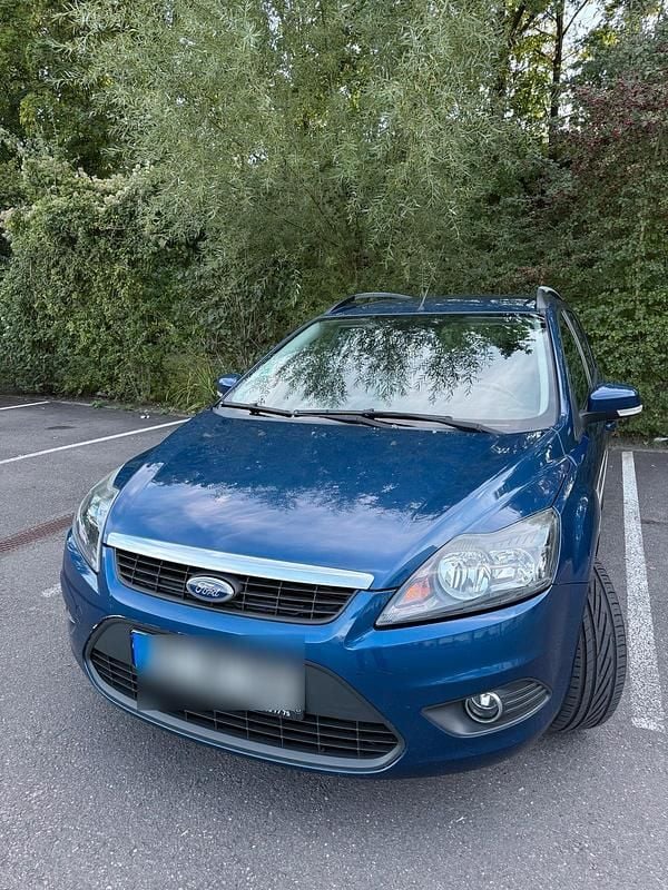 Blau Gebraucht 2010 Ford Focus Kombi | 3.600 € (Fairer Preis) - Bild 1/4