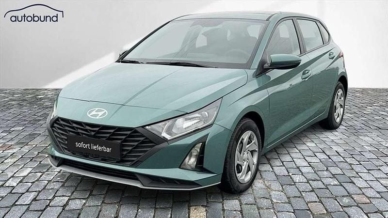 Grün Neu 2025 Hyundai i20 Comfort Kleinwagen | 16.970 € (Guter Preis) - Bild 1/4