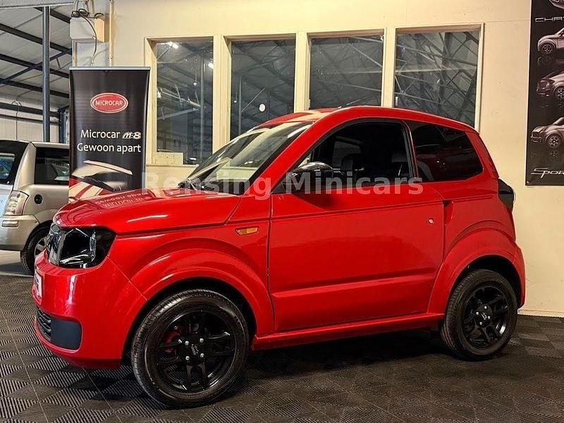 Second-hand Ligier Myli 2025 Roșu Hatchback