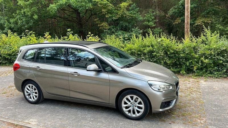 Grau Gebraucht 2016 BMW 220 Advantage Kombi | 17.099 € (Fairer Preis) - Bild 1/4