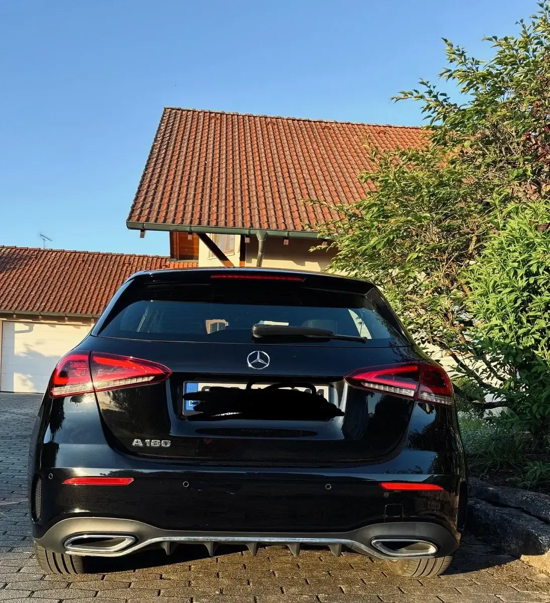 Gebraucht Mercedes A180 AMG line 136 PS (100 kW) 2019 Schwarz Limousine