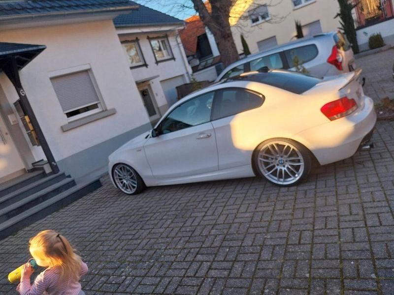 Weiß Gebraucht 2009 BMW 135 Performance Kleinwagen | 11.000 € (Fairer Preis) - Bild 1/1