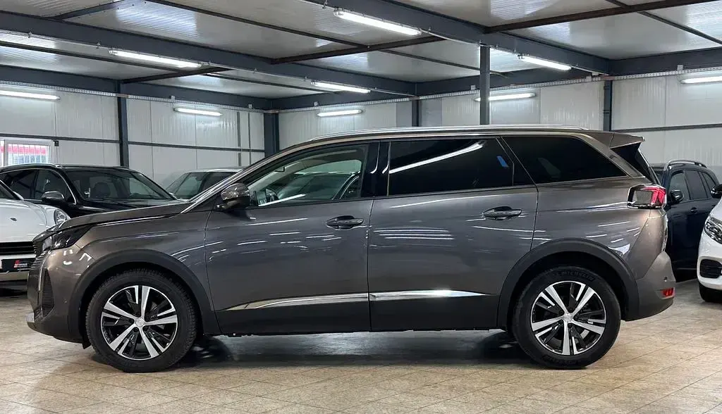 Gebraucht Peugeot 5008 Allure 131 PS (96 kW) 2022 Grau SUV