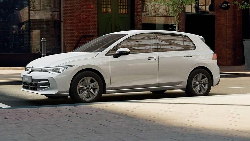 Gebraucht VW Golf VIII Life 150 PS (110 kW) 2024 Pure white Limousine