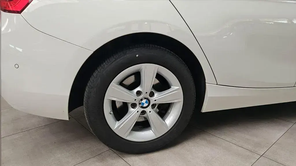 Gebraucht BMW 120 Advantage 184 PS (135 kW) 2018 Weiß Kleinwagen
