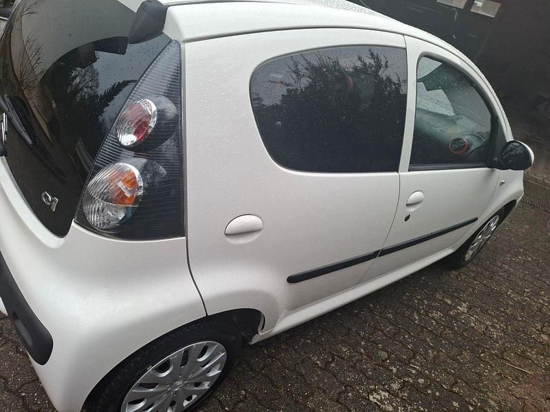 Gebraucht Citroën C1 Tendance 68 PS (50 kW) 2013 Weiß Kleinwagen