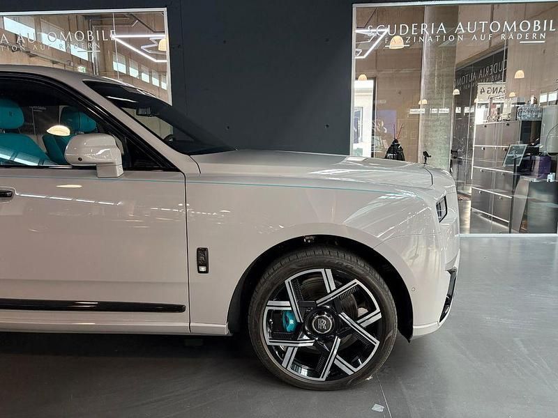 Neu Rolls Royce Cullinan 600 PS (441 kW) 2026 Grau SUV
