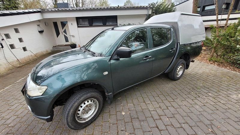 Second-hand Mitsubishi L200 2010 Verde Pickup