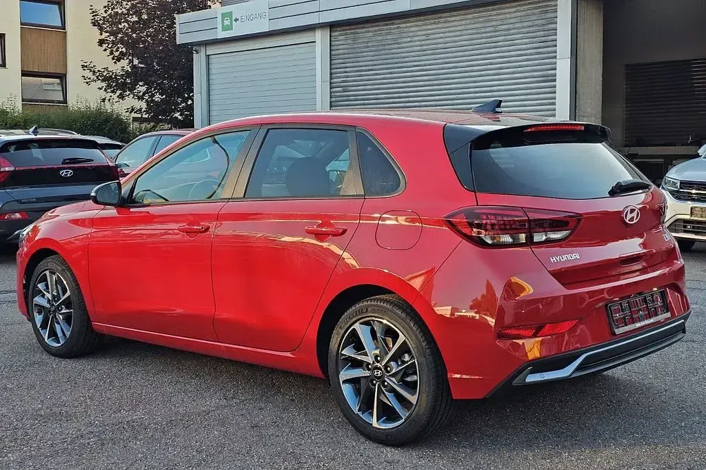 Gebraucht Hyundai i30 Advantage 101 PS (74 kW) 2024 Rot Limousine