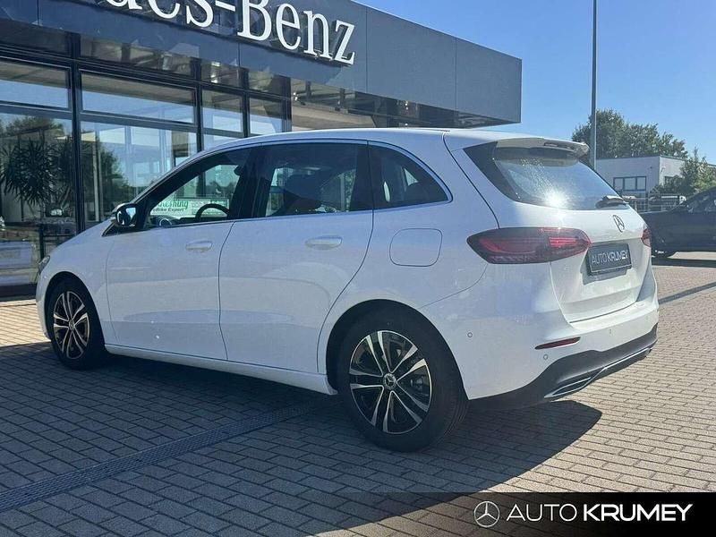Gebraucht Mercedes B180 Progressive 136 PS (100 kW) 2024 Unilack polarweiß Van / Kleinbus