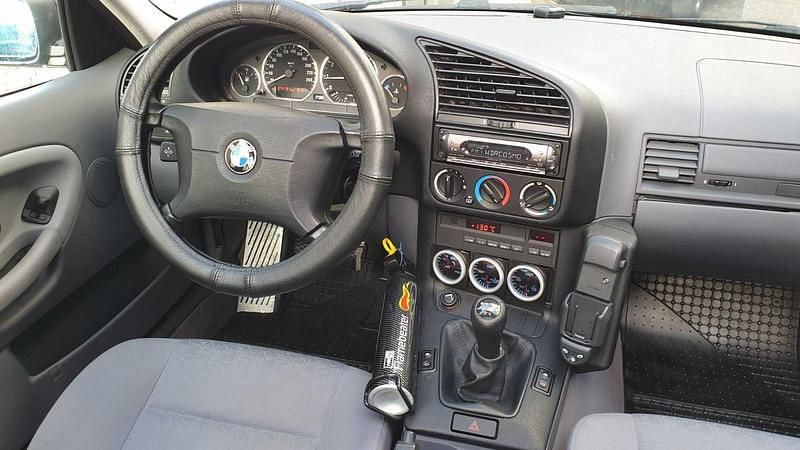 Gebraucht BMW 316 102 PS (75 kW) 1997 Blau Limousine