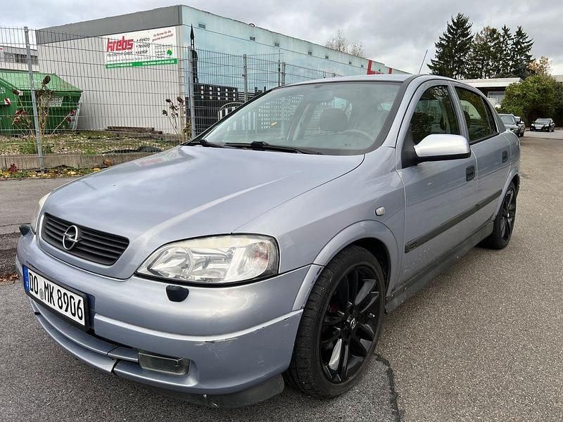 Silber Gebraucht 2001 Opel Astra Limousine | 3.400 € (Teuer) - Bild 1/4