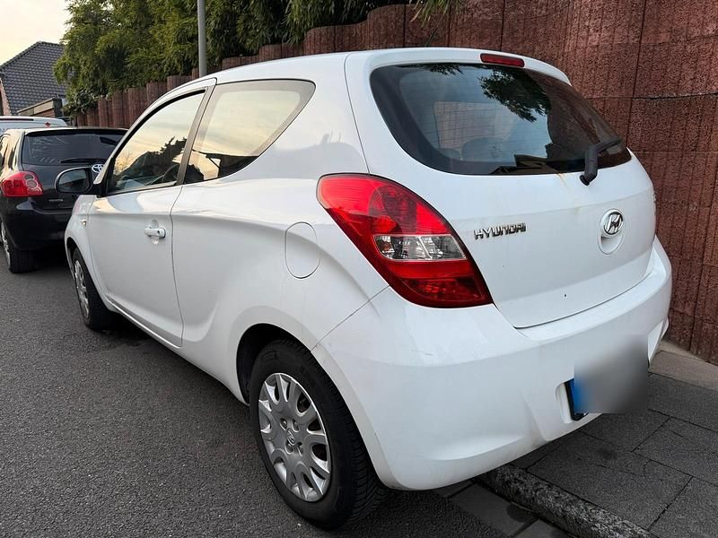 Gebraucht Hyundai i20 84 PS (61 kW) 2011 Schwarz Kombi