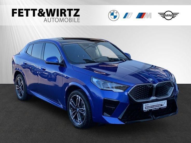 Blau Gebraucht 2024 BMW iX2 M Sport SUV | 43.390 € (Guter Preis) - Bild 1/2